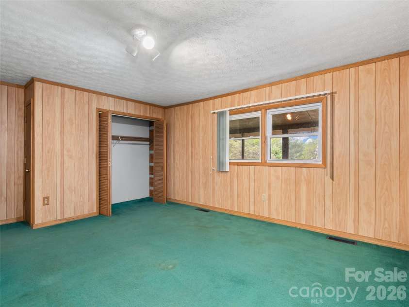 37 Sawyer Ridge Road, Clyde, NC 28721.  MLS# CAR4370652, YatesRealty ID 15636. 