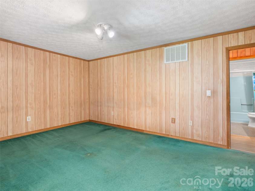 37 Sawyer Ridge Road, Clyde, NC 28721.  MLS# CAR4370652, YatesRealty ID 15636. 