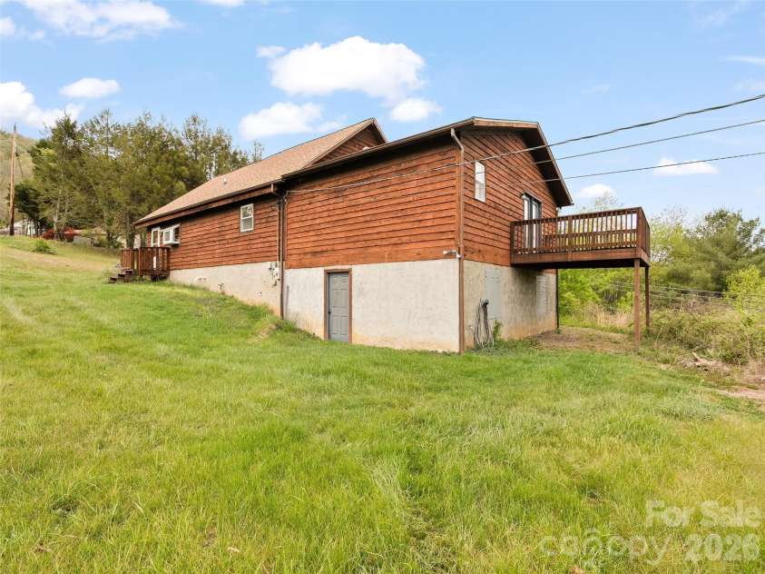 37 Sawyer Ridge Road, Clyde, NC 28721.  MLS# CAR4370652, YatesRealty ID 15636. 