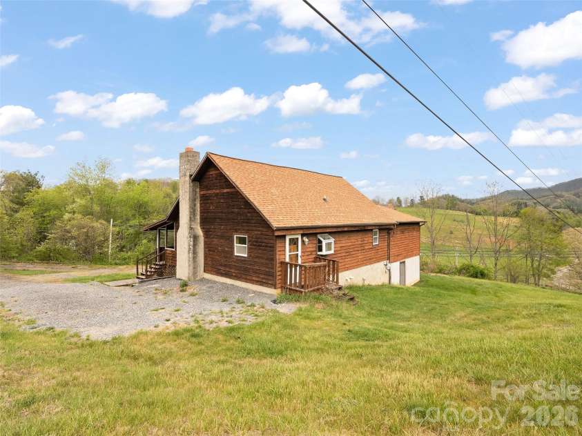 37 Sawyer Ridge Road, Clyde, NC 28721.  MLS# CAR4370652, YatesRealty ID 15636. 
