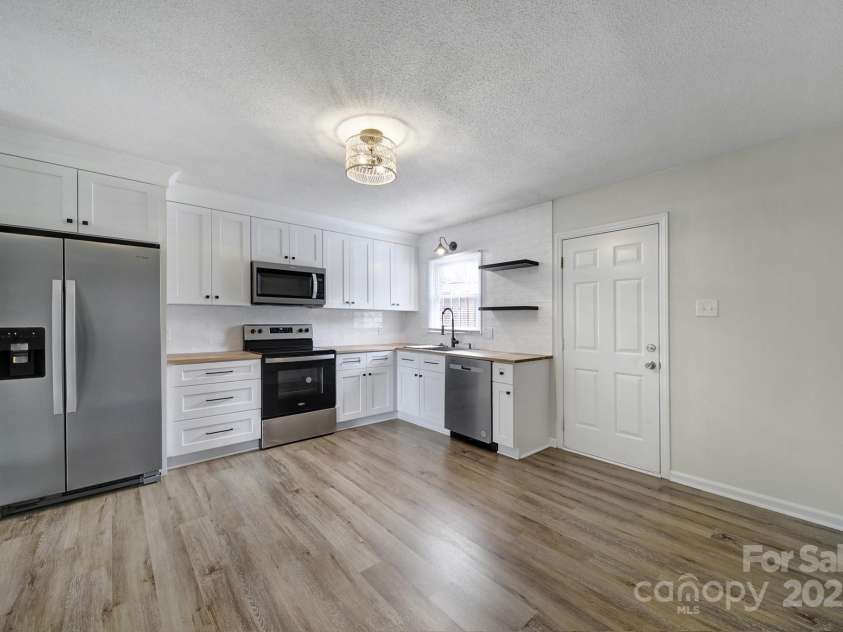 438 Stoneycreek Lane, Rock Hill, SC 29730.  MLS# CAR4211748, YatesRealty ID 15636. 