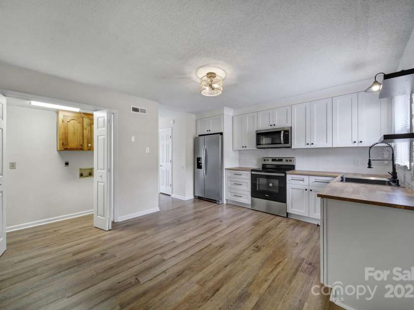 438 Stoneycreek Lane, Rock Hill, SC 29730.  MLS# CAR4211748, YatesRealty ID 15636. 