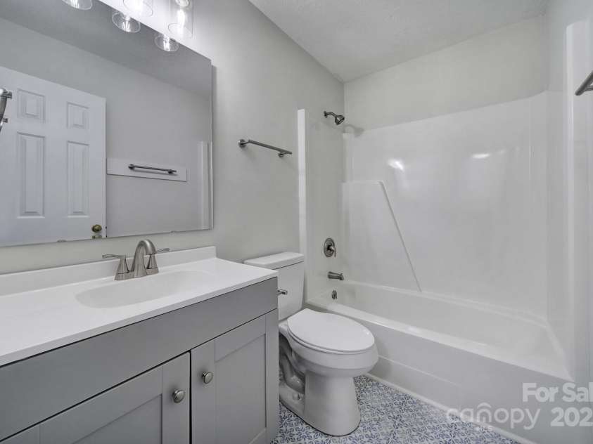 438 Stoneycreek Lane, Rock Hill, SC 29730.  MLS# CAR4211748, YatesRealty ID 15636. 