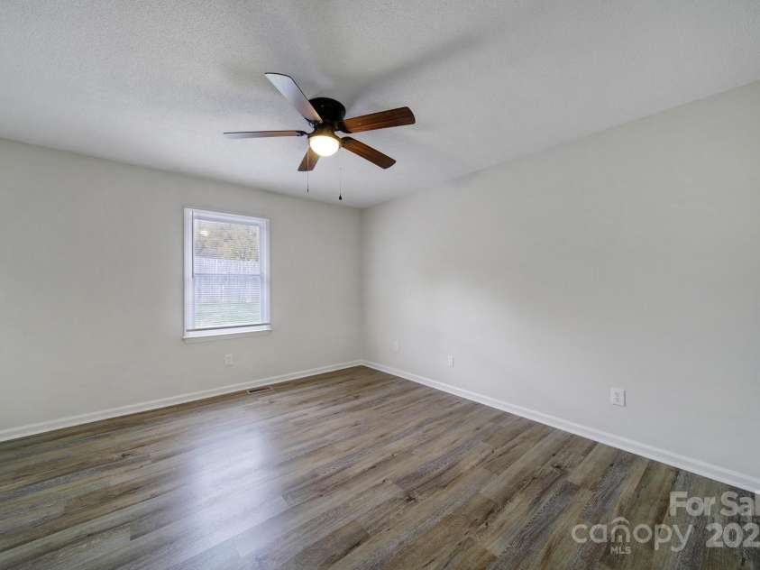 438 Stoneycreek Lane, Rock Hill, SC 29730.  MLS# CAR4211748, YatesRealty ID 15636. 