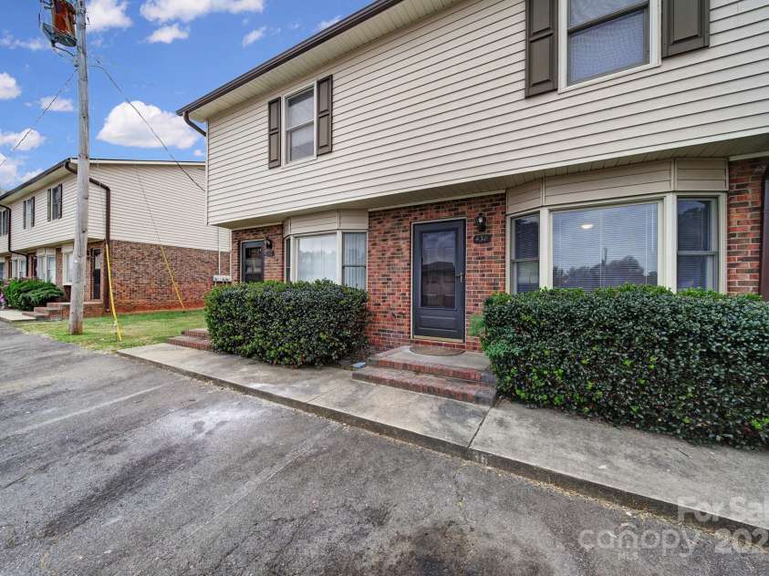 438 Stoneycreek Lane, Rock Hill, SC 29730.  MLS# CAR4211748, YatesRealty ID 15636. 