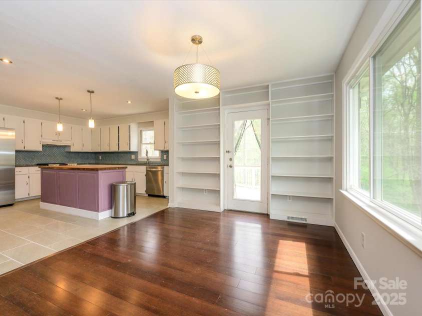 5601 Indian Brook Drive, Matthews, NC 28104.  MLS# CAR4241284, YatesRealty ID 15637. Dining Area