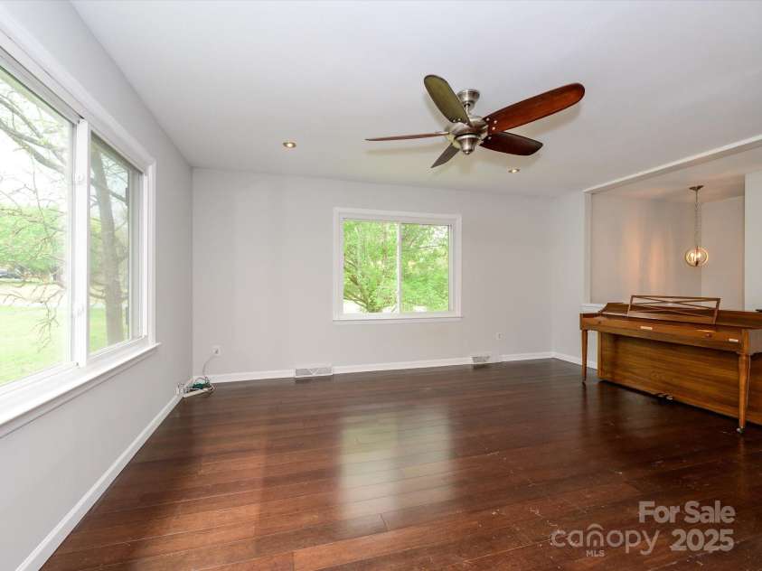 5601 Indian Brook Drive, Matthews, NC 28104.  MLS# CAR4241284, YatesRealty ID 15637. Great Room