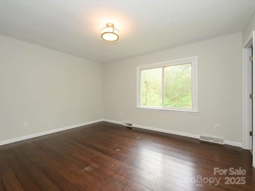 5601 Indian Brook Drive, Matthews, NC 28104.  MLS# CAR4241284, YatesRealty ID 15637. Primary Suite