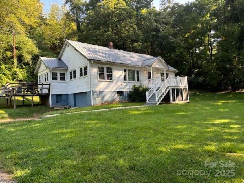 2295 Skyland Drive, Sylva, NC 28779.  MLS# CAR4180013, YatesRealty ID 1564. 
