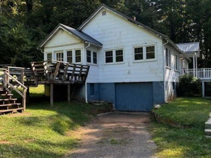 2295 Skyland Drive, Sylva, NC 28779.  MLS# CAR4180013, YatesRealty ID 1564. 