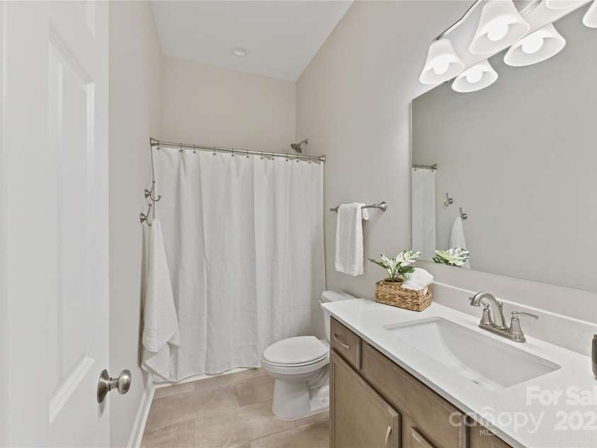 4980 Kiser Island Road, Terrell, NC 28682.  MLS# CAR4241142, YatesRealty ID 1564. Full Bath with tub/shower combination!