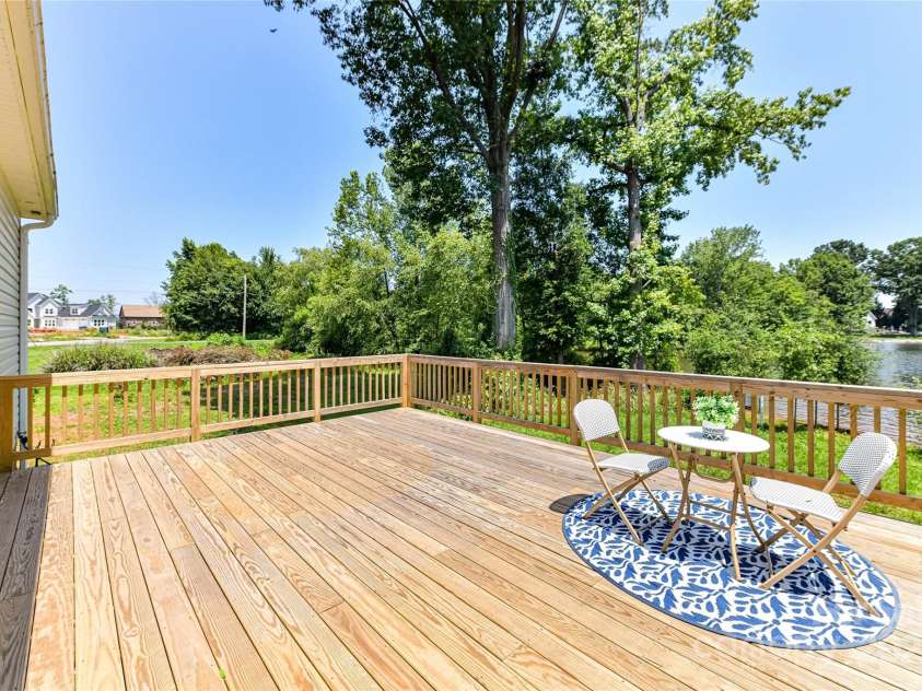 4980 Kiser Island Road, Terrell, NC 28682.  MLS# CAR4241142, YatesRealty ID 1564. Spacious Deck perfect for relaxing & enjoying your Lake views!