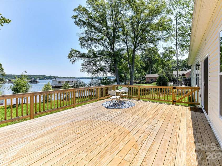 4980 Kiser Island Road, Terrell, NC 28682.  MLS# CAR4241142, YatesRealty ID 1564. Spacious Deck perfect for relaxing & enjoying your Lake views!