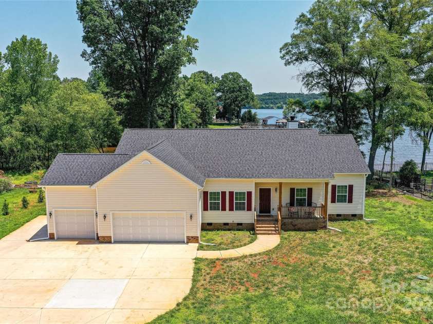 4980 Kiser Island Road, Terrell, NC 28682.  MLS# CAR4241142, YatesRealty ID 1564. Waterfront, Custom Designed Home with 3 Bedroom, 2.5 Bath, Ranch & 3 Car Garage, with views of Lake from front & back of home, located on Kiser Island with NO HOA!