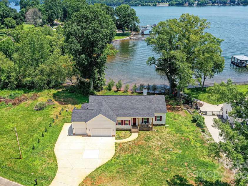 4980 Kiser Island Road, Terrell, NC 28682.  MLS# CAR4241142, YatesRealty ID 1564. Waterfront, Custom Designed Home with 3 Bedroom, 2.5 Bath, Ranch & 3 Car Garage, with views of Lake from front & back of home, located on Kiser Island with NO HOA!
