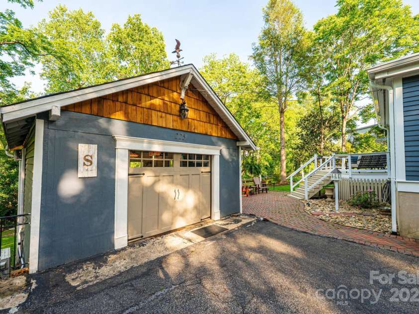 225 Rectory Hill Place, Lenoir, NC 28645.  MLS# CAR4258694, YatesRealty ID 15640. 