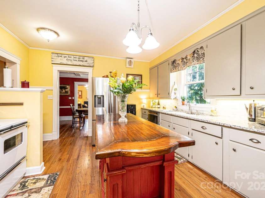 225 Rectory Hill Place, Lenoir, NC 28645.  MLS# CAR4258694, YatesRealty ID 15640. 