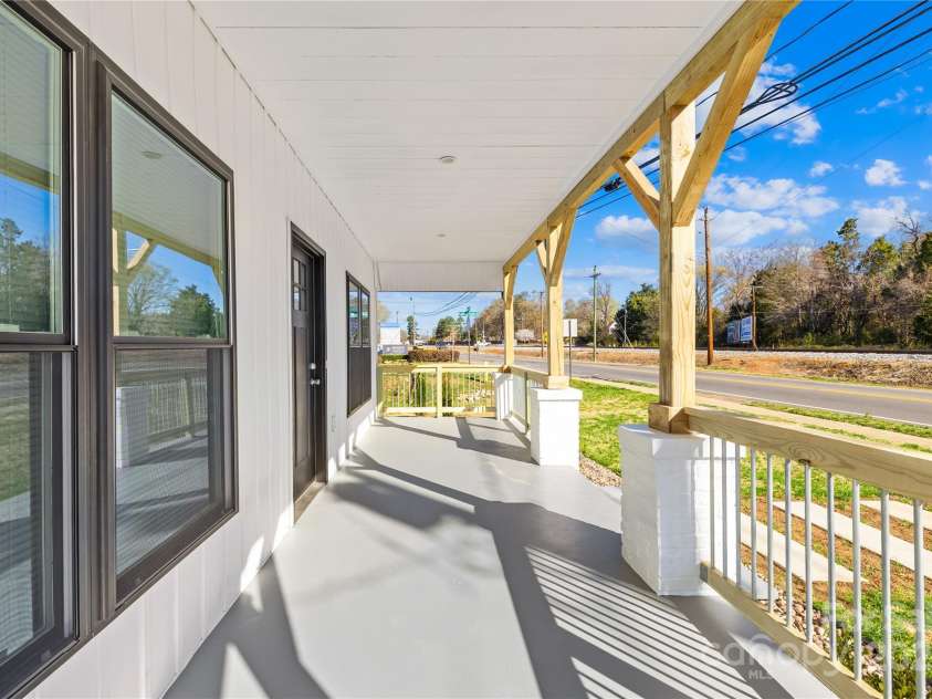 636 Broad Street, Mooresville, NC 28115.  MLS# CAR4239629, YatesRealty ID 15641. 