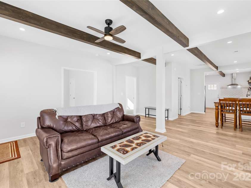 636 Broad Street, Mooresville, NC 28115.  MLS# CAR4239629, YatesRealty ID 15641. 