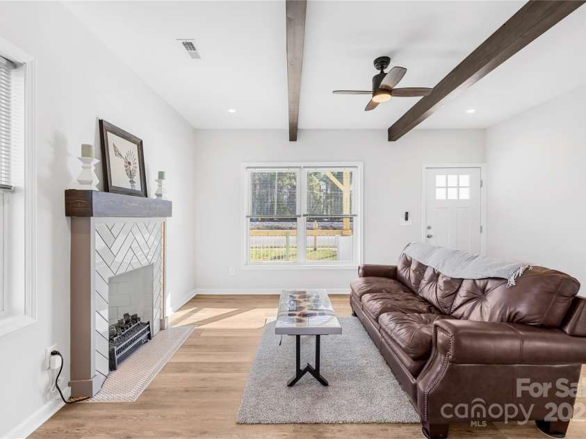 636 Broad Street, Mooresville, NC 28115.  MLS# CAR4239629, YatesRealty ID 15641. 