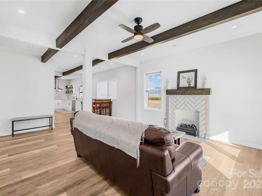 636 Broad Street, Mooresville, NC 28115.  MLS# CAR4239629, YatesRealty ID 15641. 