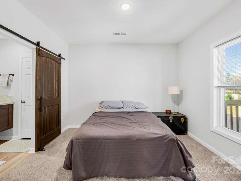 636 Broad Street, Mooresville, NC 28115.  MLS# CAR4239629, YatesRealty ID 15641. 