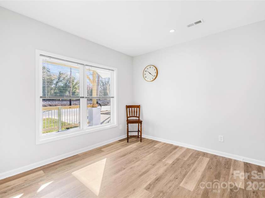 636 Broad Street, Mooresville, NC 28115.  MLS# CAR4239629, YatesRealty ID 15641. 