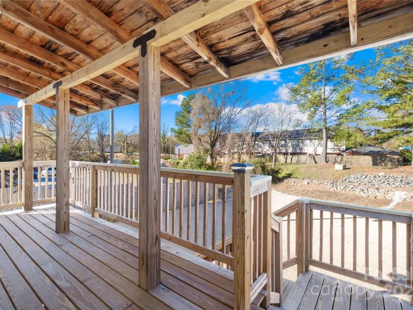 636 Broad Street, Mooresville, NC 28115.  MLS# CAR4239629, YatesRealty ID 15641. 