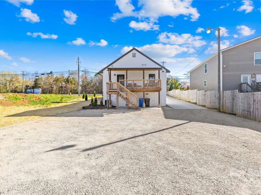 636 Broad Street, Mooresville, NC 28115.  MLS# CAR4239629, YatesRealty ID 15641. 
