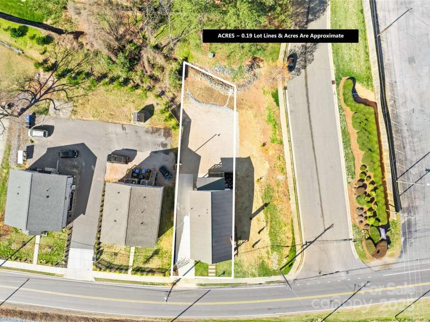 636 Broad Street, Mooresville, NC 28115.  MLS# CAR4239629, YatesRealty ID 15641. 