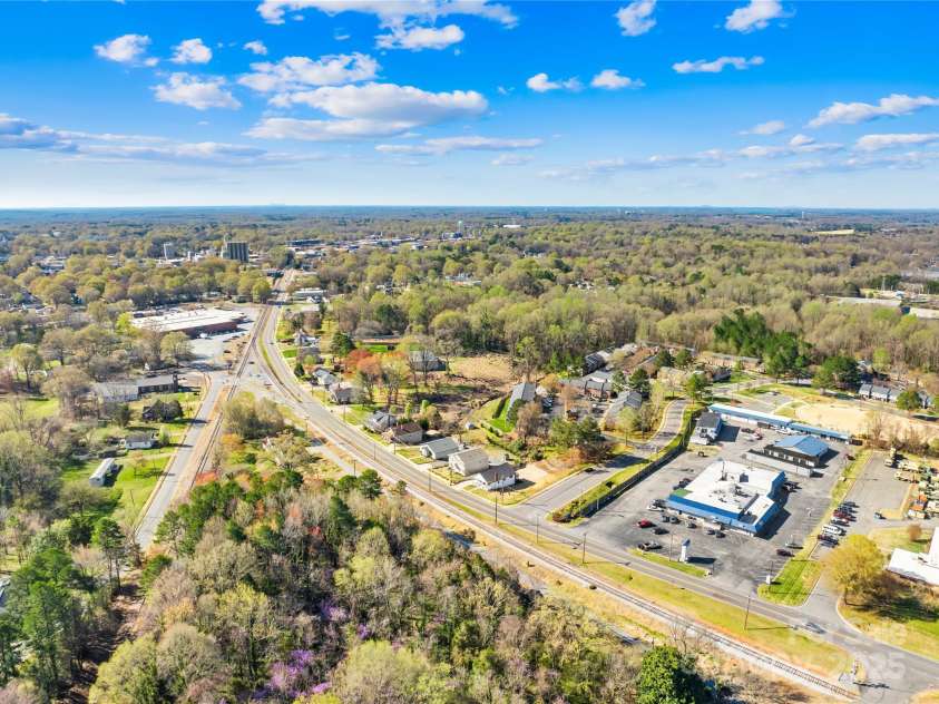 636 Broad Street, Mooresville, NC 28115.  MLS# CAR4239629, YatesRealty ID 15641. 