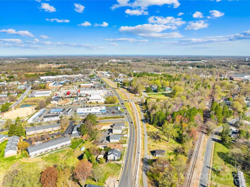 636 Broad Street, Mooresville, NC 28115.  MLS# CAR4239629, YatesRealty ID 15641. 