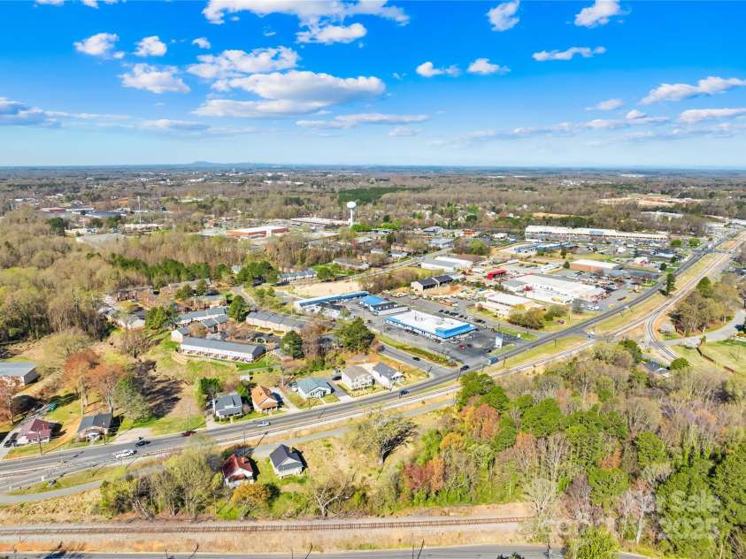 636 Broad Street, Mooresville, NC 28115.  MLS# CAR4239629, YatesRealty ID 15641. 