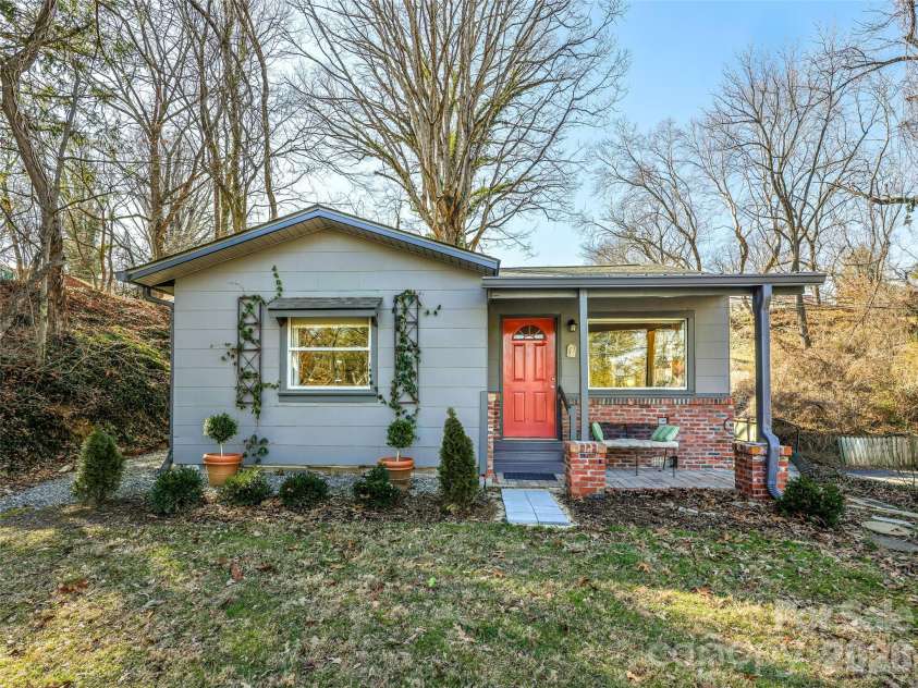 45 Shady Oak Drive, Asheville, NC 28803.  MLS# CAR4345374, YatesRealty ID 15642. 