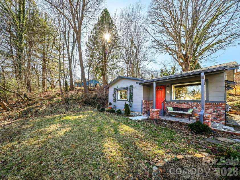 45 Shady Oak Drive, Asheville, NC 28803.  MLS# CAR4345374, YatesRealty ID 15642. 