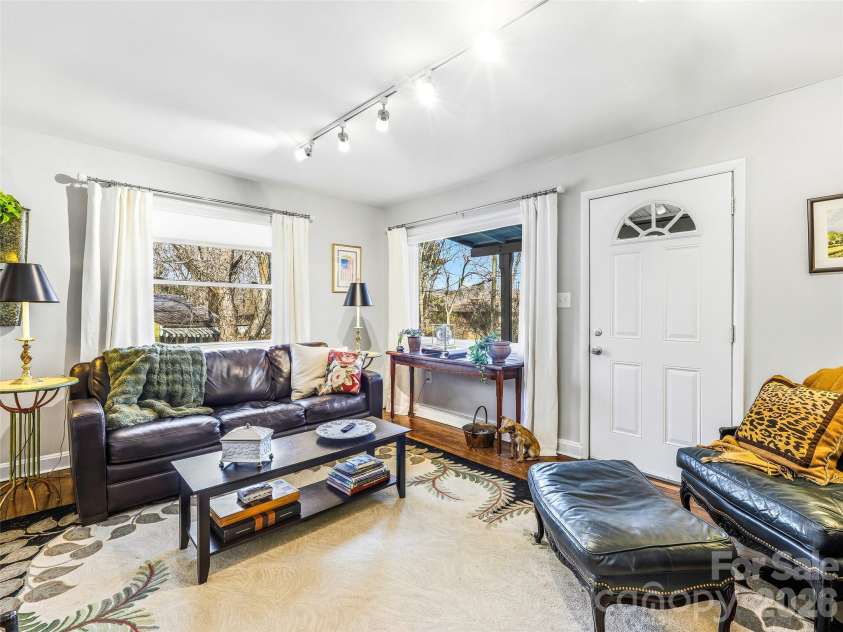 45 Shady Oak Drive, Asheville, NC 28803.  MLS# CAR4345374, YatesRealty ID 15642. 