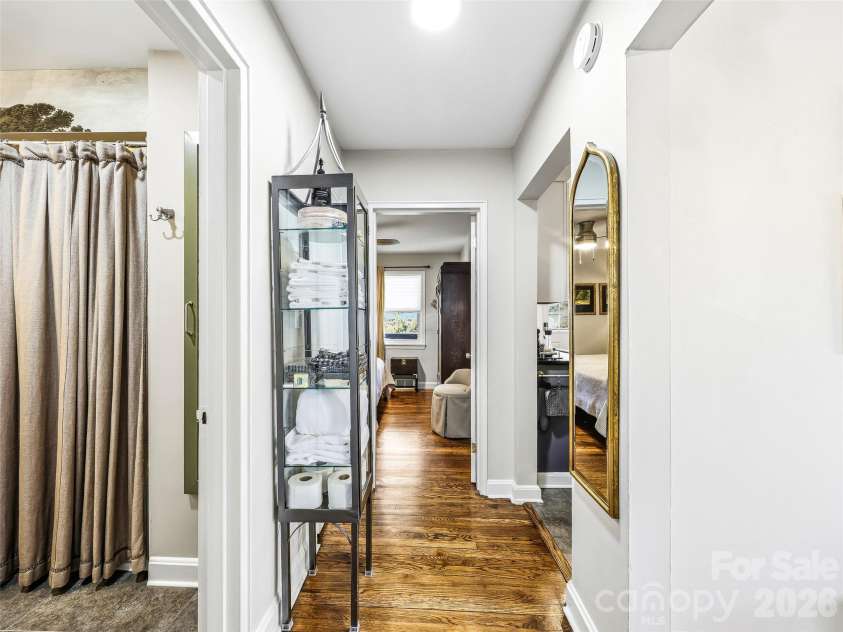45 Shady Oak Drive, Asheville, NC 28803.  MLS# CAR4345374, YatesRealty ID 15642. 