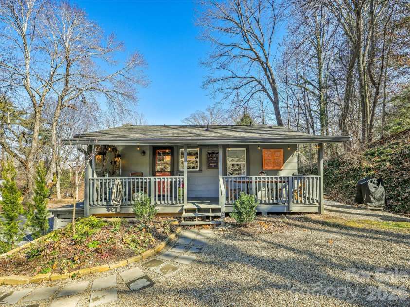 45 Shady Oak Drive, Asheville, NC 28803.  MLS# CAR4345374, YatesRealty ID 15642. 