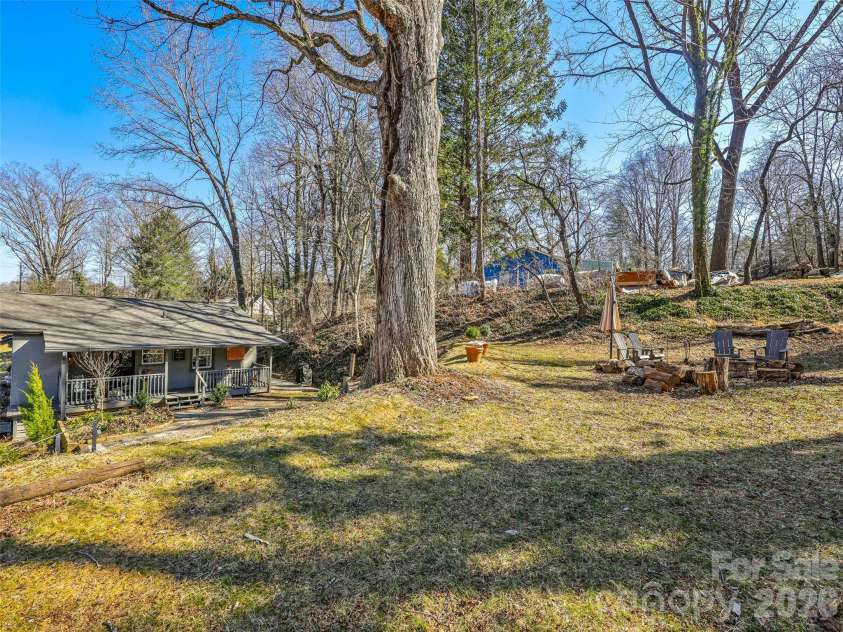 45 Shady Oak Drive, Asheville, NC 28803.  MLS# CAR4345374, YatesRealty ID 15642. 
