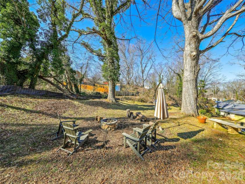 45 Shady Oak Drive, Asheville, NC 28803.  MLS# CAR4345374, YatesRealty ID 15642. 