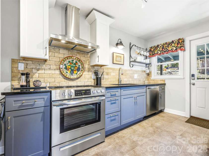 45 Shady Oak Drive, Asheville, NC 28803.  MLS# CAR4345374, YatesRealty ID 15642. Complete kitchen renovation