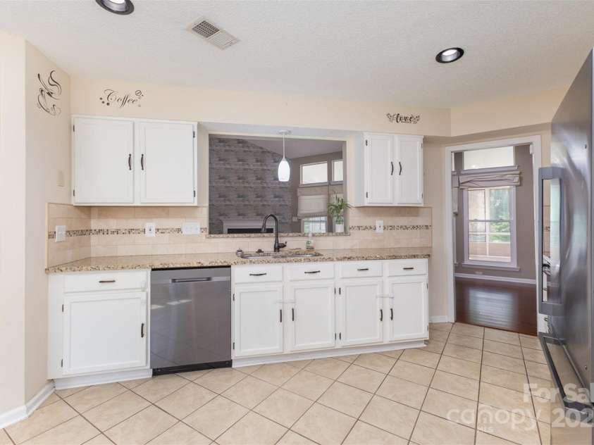 7218 Jacobs Fork Lane, Charlotte, NC 28273.  MLS# CAR4254104, YatesRealty ID 15642. 