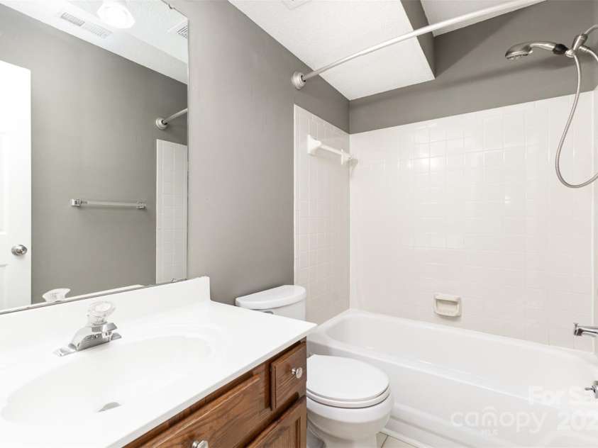 7218 Jacobs Fork Lane, Charlotte, NC 28273.  MLS# CAR4254104, YatesRealty ID 15642. 