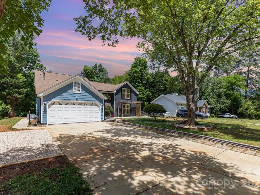 7218 Jacobs Fork Lane, Charlotte, NC 28273.  MLS# CAR4254104, YatesRealty ID 15642. 