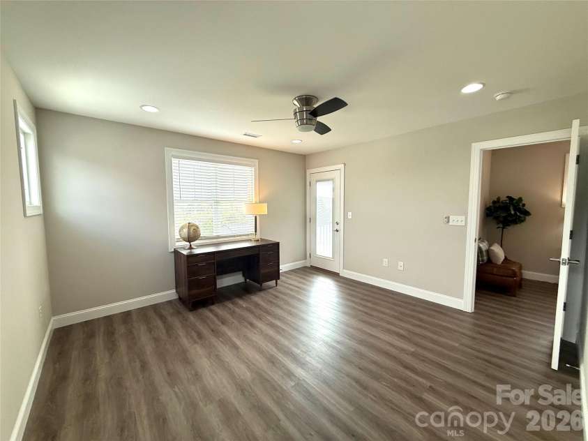 2636 2nd Street, Hickory, NC 28601.  MLS# CAR4361131, YatesRealty ID 15643. 