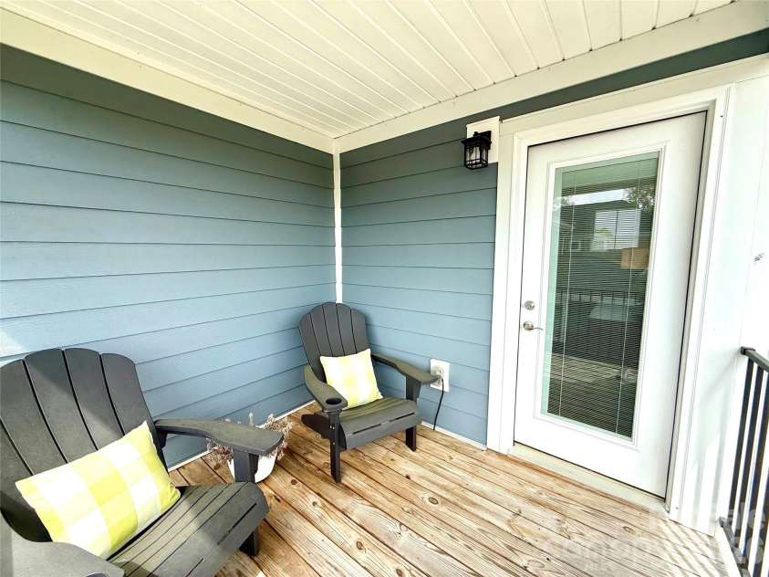 2636 2nd Street, Hickory, NC 28601.  MLS# CAR4361131, YatesRealty ID 15643. 