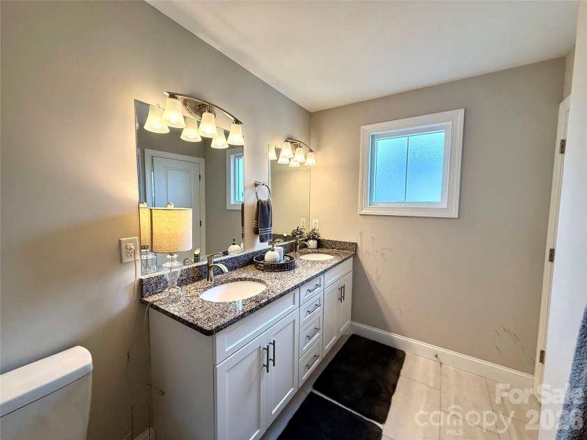 2636 2nd Street, Hickory, NC 28601.  MLS# CAR4361131, YatesRealty ID 15643. 