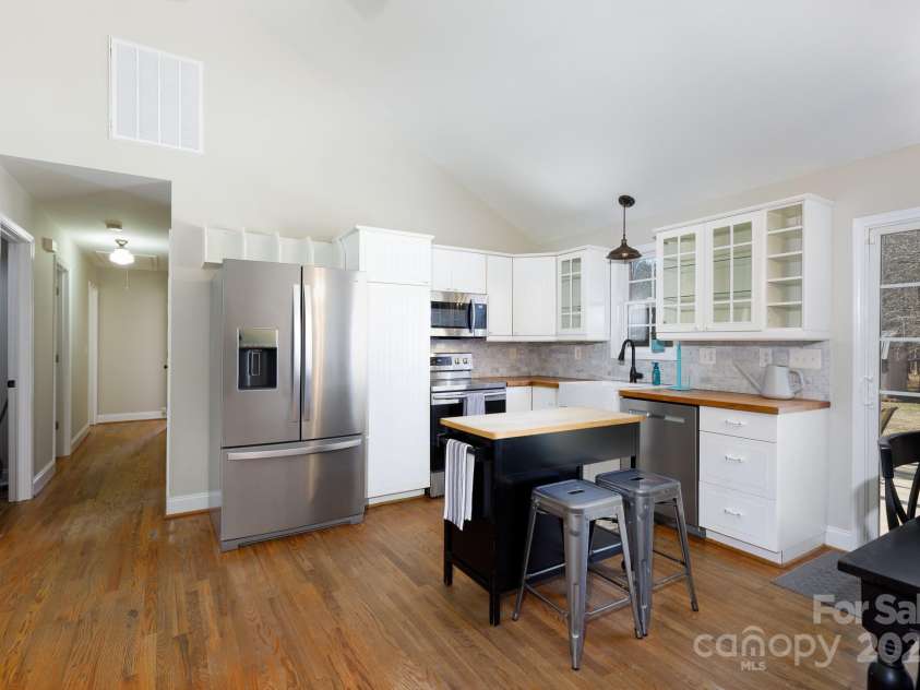 665 Edwards Road, Fort Lawn, SC 29714.  MLS# CAR4219216, YatesRealty ID 15643. 