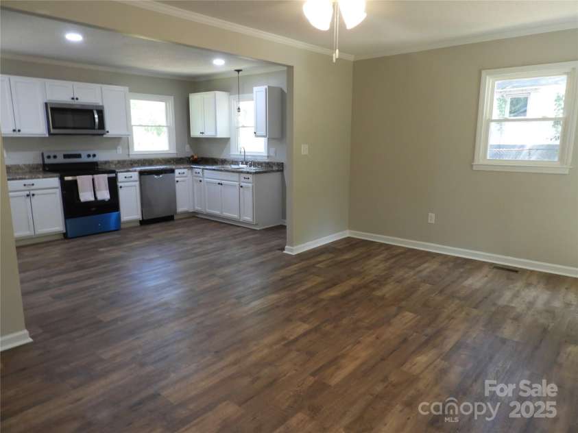 146 Crestmont Drive, Gaffney, SC 29341.  MLS# CAR4249818, YatesRealty ID 15644. 