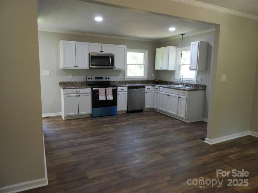 146 Crestmont Drive, Gaffney, SC 29341.  MLS# CAR4249818, YatesRealty ID 15644. 